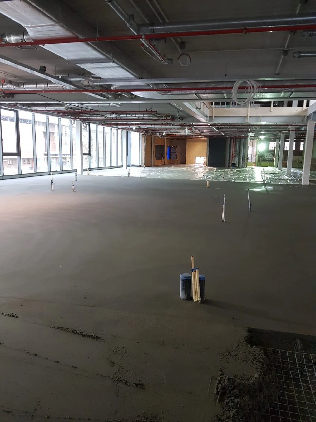 Zandcement dekvloer gelegd in Eindhoven